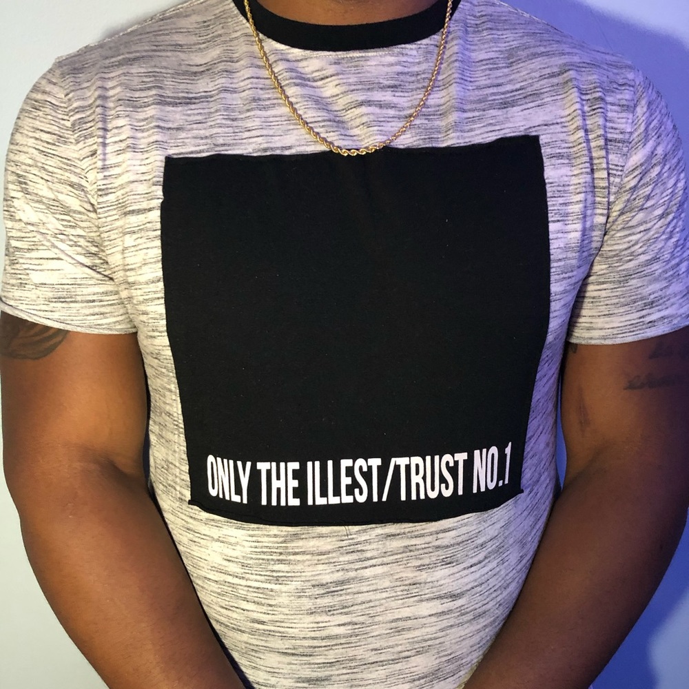 Short-sleeve graphic tee